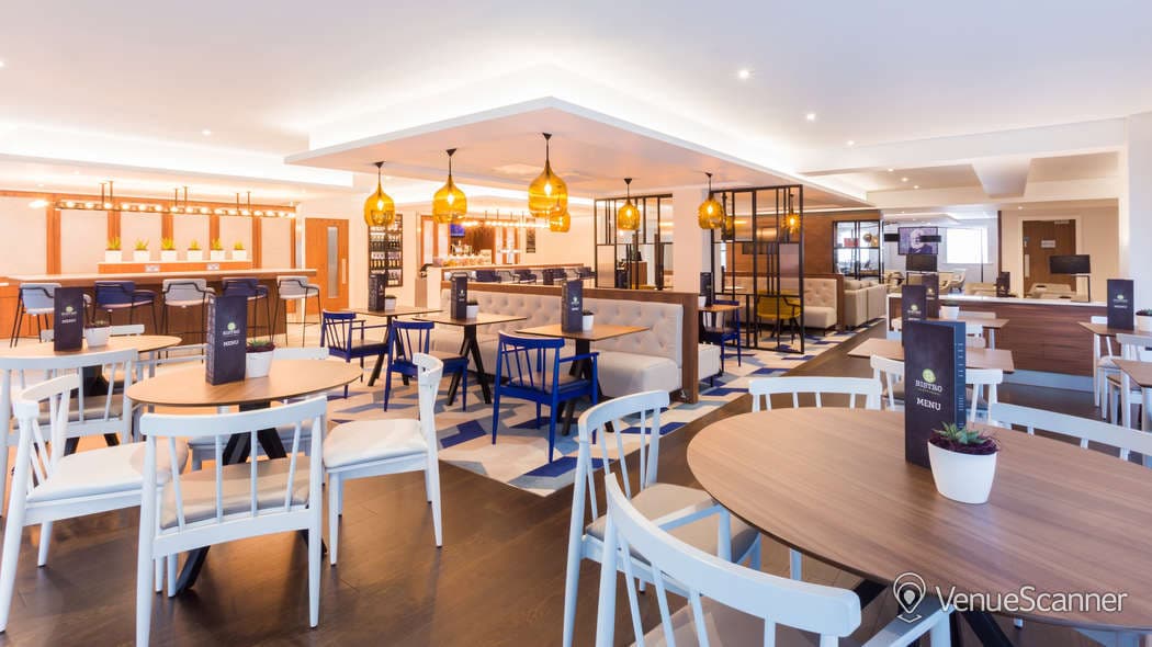 Lulu, Courtyard By Marriott Glasgow Airport photo #1