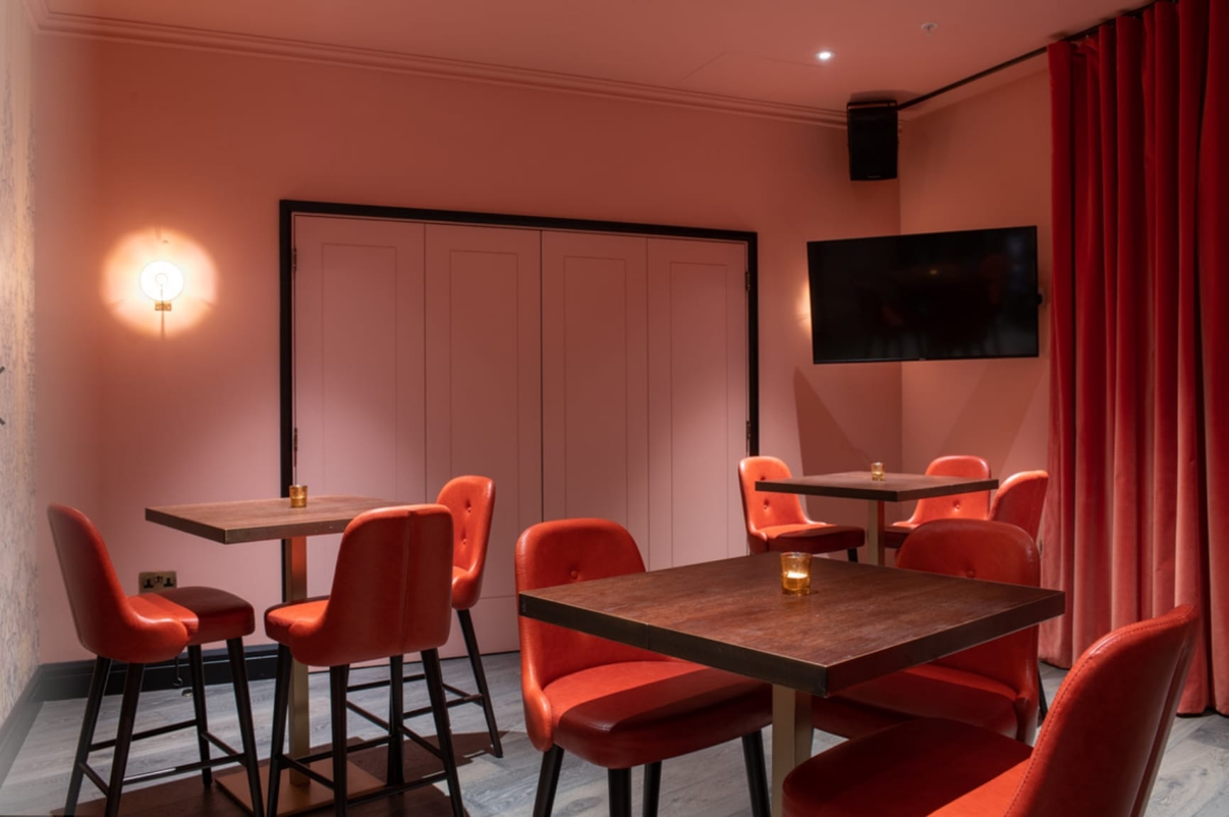 Photo of Puttshack Bank, Rose Private Room