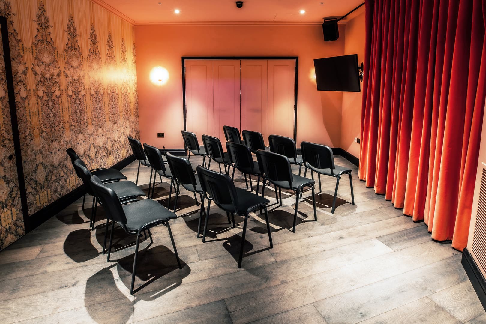 Rose Meeting Room, Puttshack Bank photo #2
