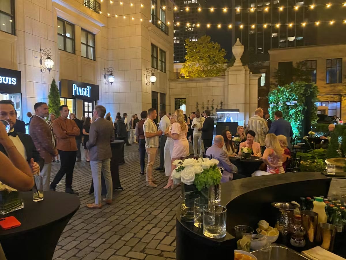 Photo of Waldorf Astoria Chicago, Courtyard