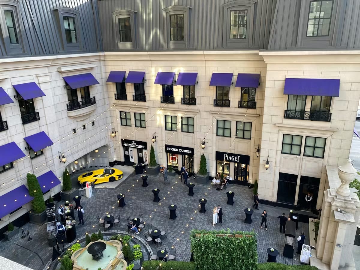 Photo of Waldorf Astoria Chicago, Courtyard