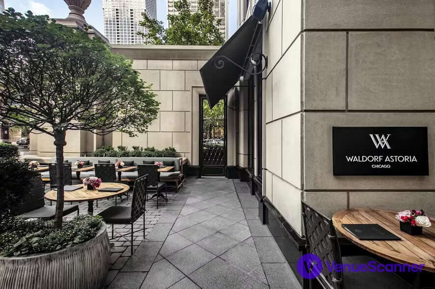 Courtyard, Waldorf Astoria Chicago photo #3