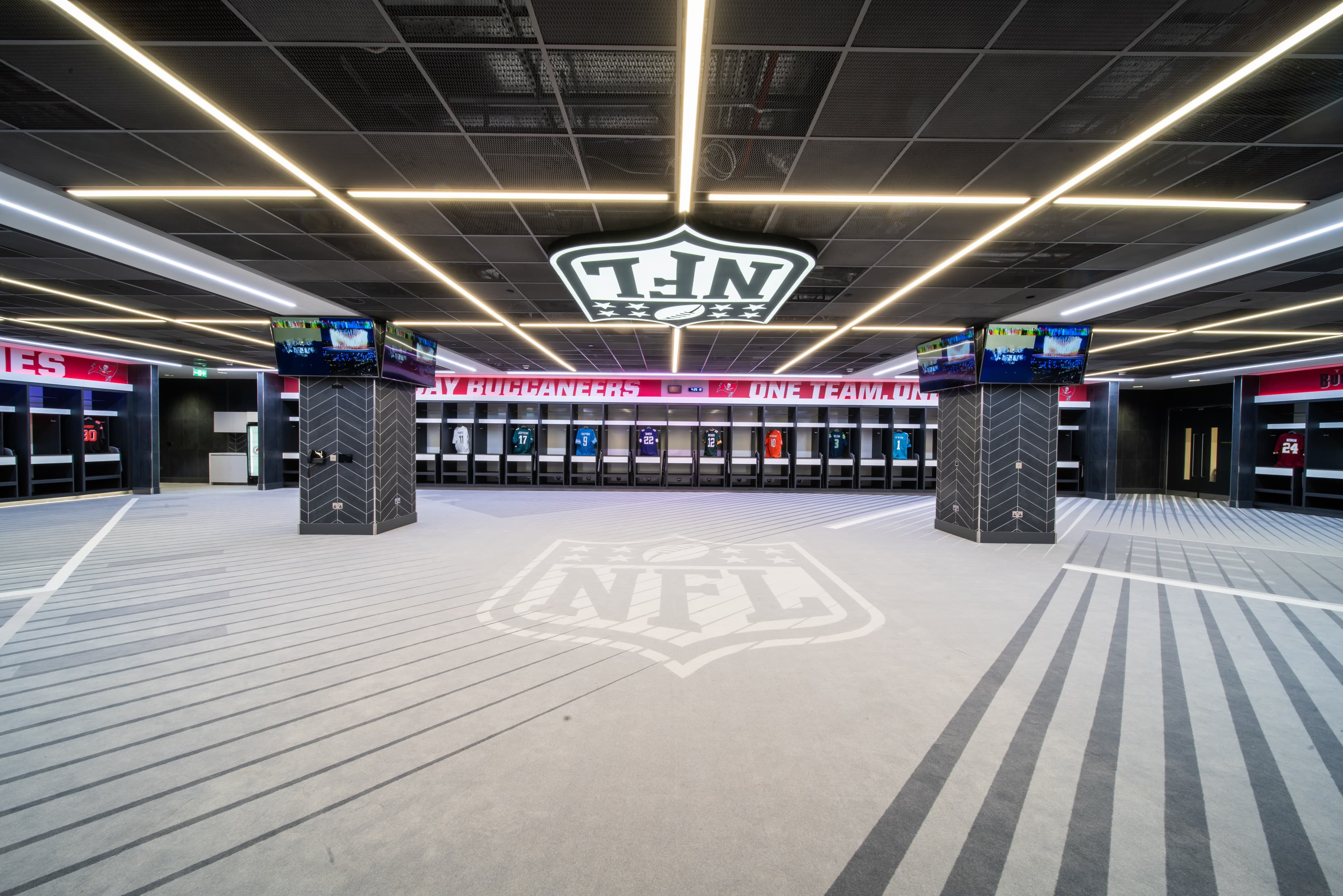 NFL Home Locker Room, Tottenham Hotspur Stadium photo #3