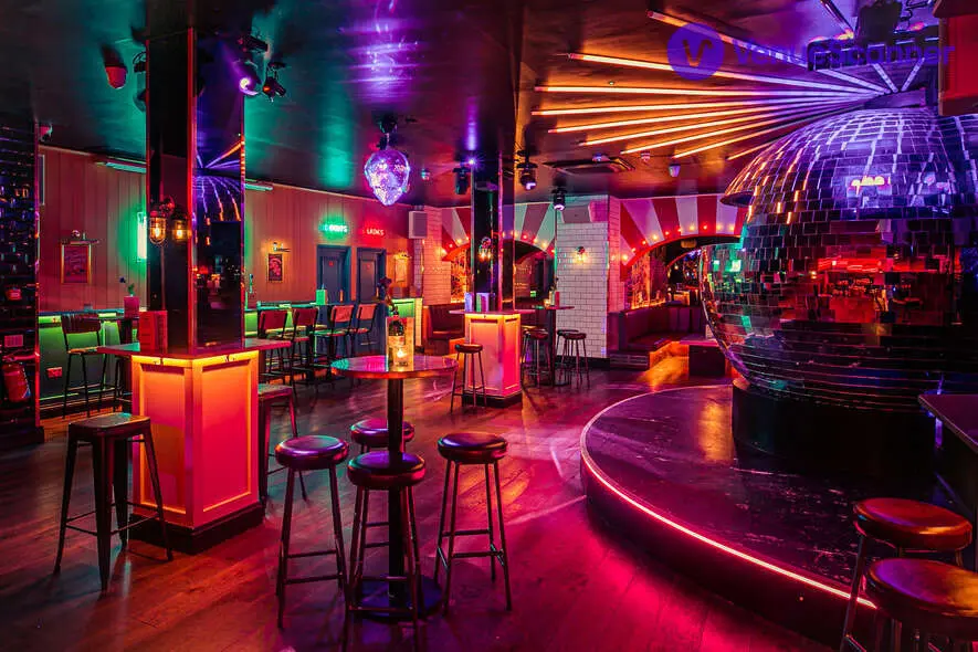 Simmons Holborn photo #3