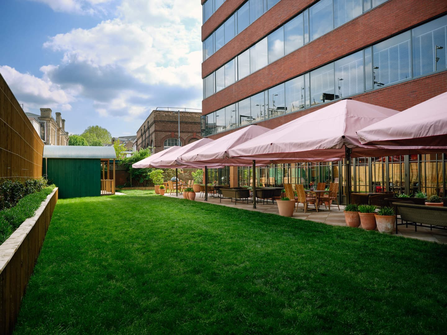 Bar Area And Garden, Pavilion Club Fulham photo #2