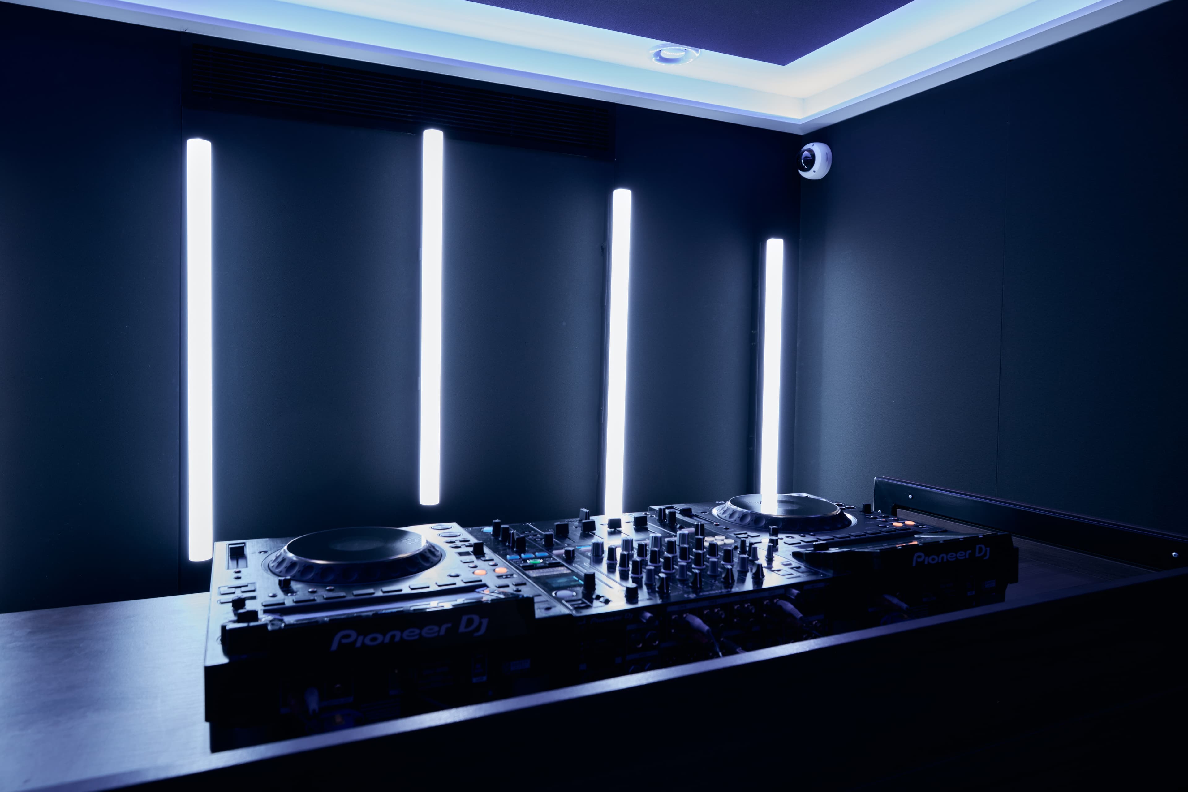 Music Team Building - DJing & Song Production 101, Qube East - Bar & Recording Studios photo #8