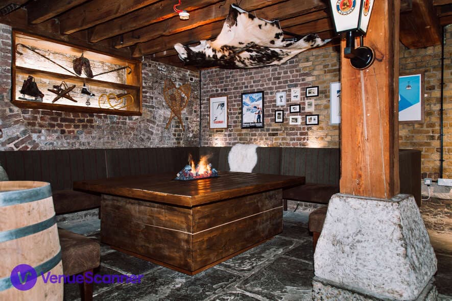 Chalet, Munich Cricket Club Canary Wharf photo #2