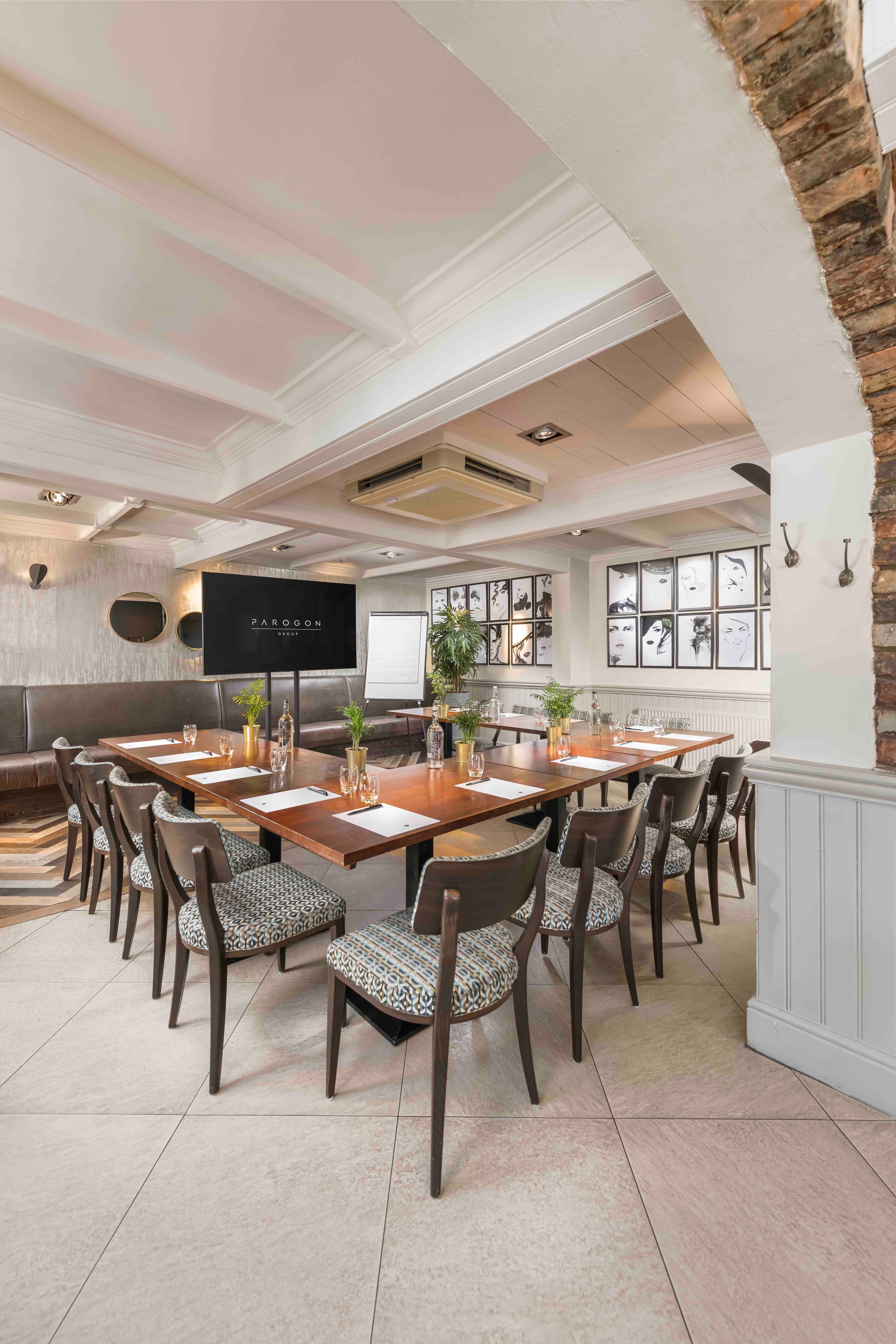 The Swan With Two Necks, Garden Room photo #2