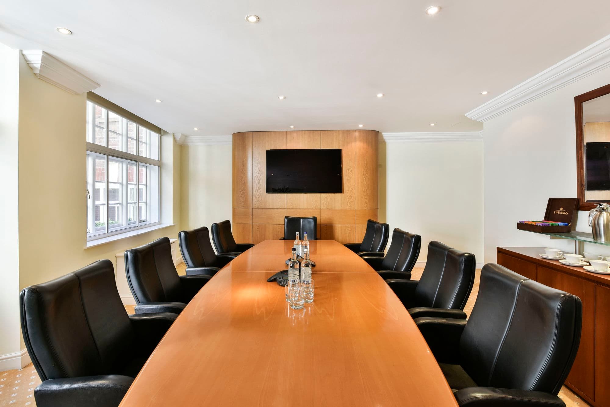 The Argyll Club 16 Old Queen Street, Thomas More photo #2