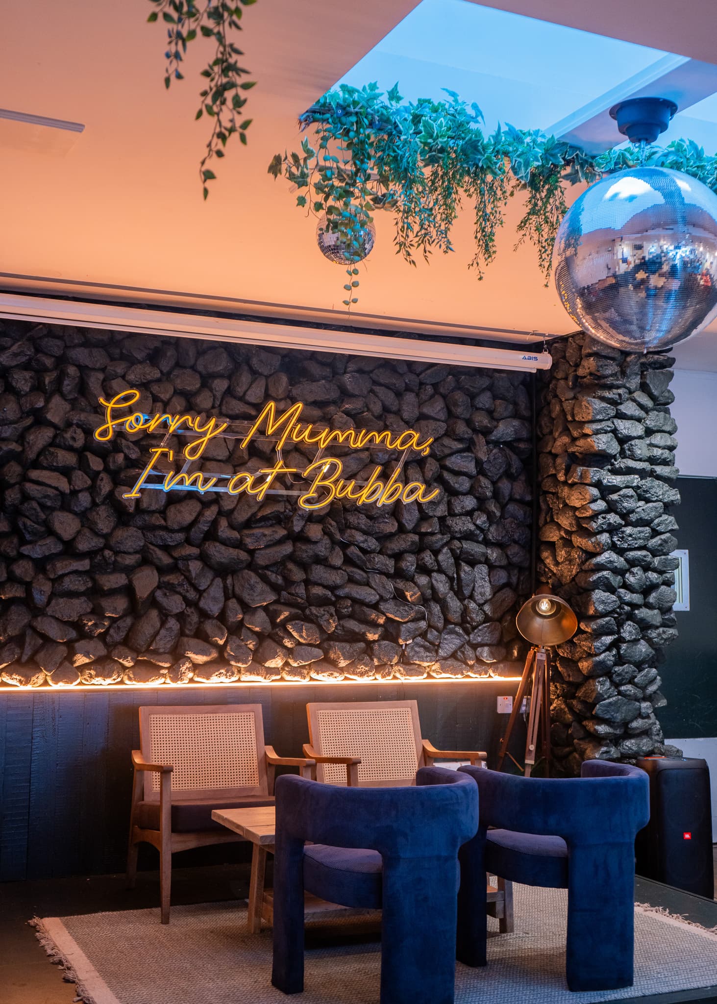 Cosy Living Room & Cocktail Bar, Bubba Oasis photo #65