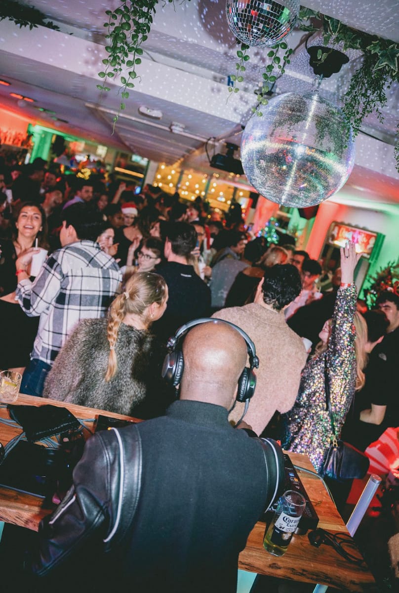 Photo of Bubba Oasis, Cosy Living Room & Cocktail Bar