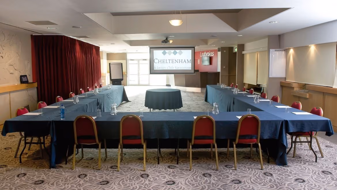 Crest & Sovereign, Cheltenham Racecourse photo #2