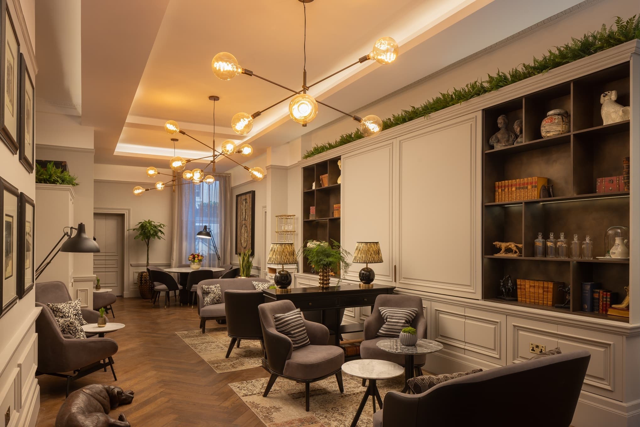 Holmes Hotel, The Parlour photo #2