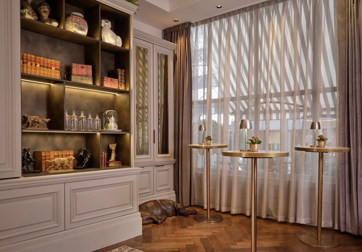 Photo of Holmes Hotel, The Parlour