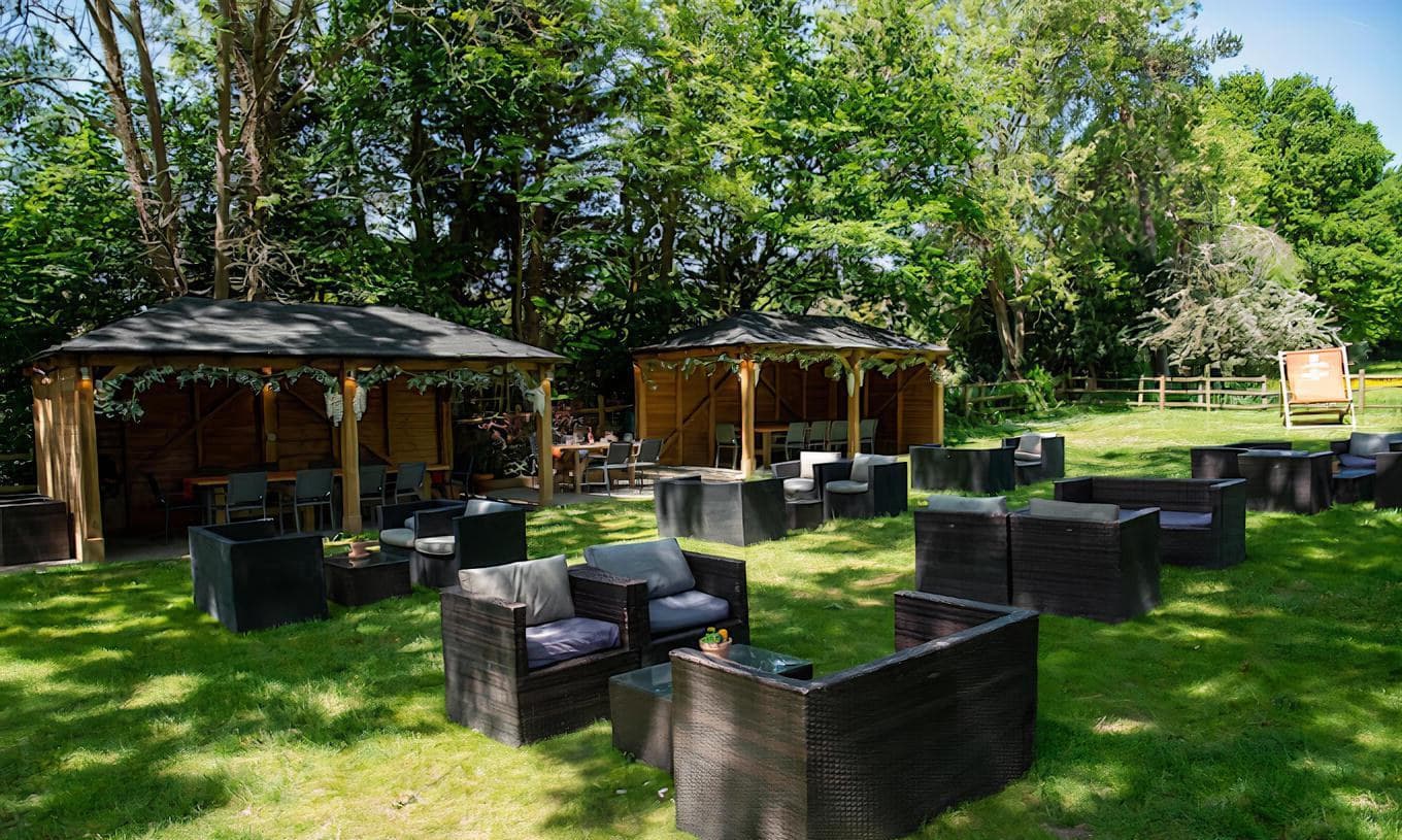 Pagodas, The Crown Inn at Burnham Beeches photo #1
