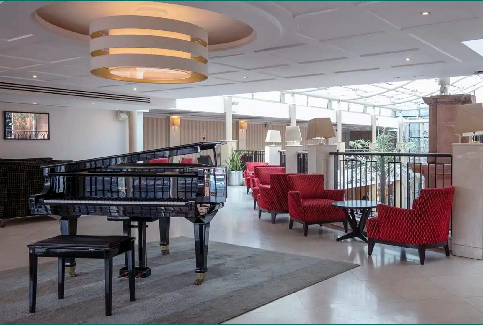 Photo of The Crown London Hotel, Sala Room