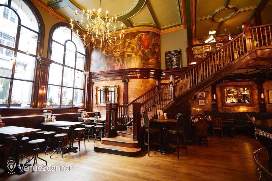 The Counting House, Exclusivity Of The Pub photo #3