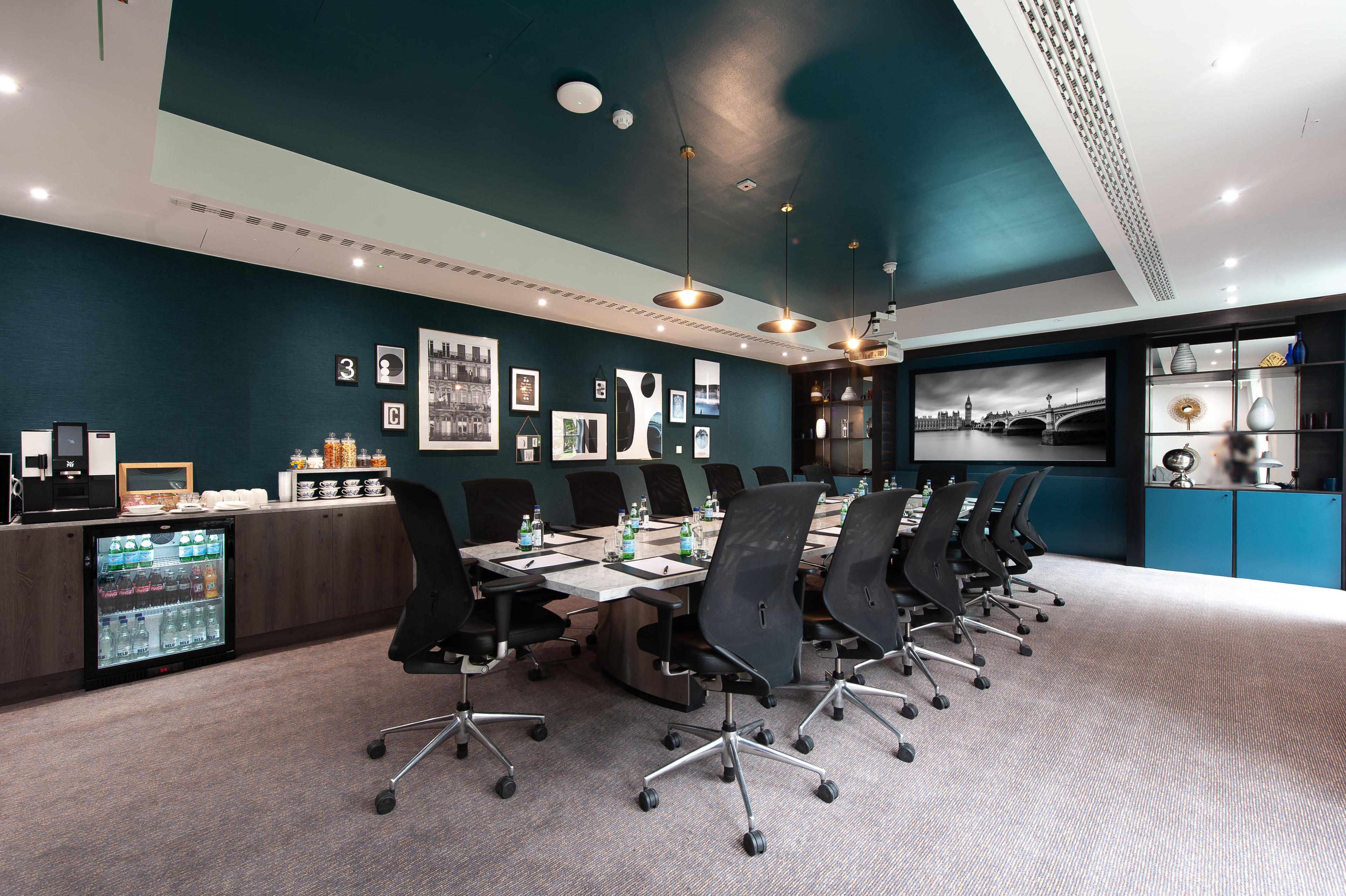 DoubleTree By Hilton - Kensington, Executive Boardroom photo #1