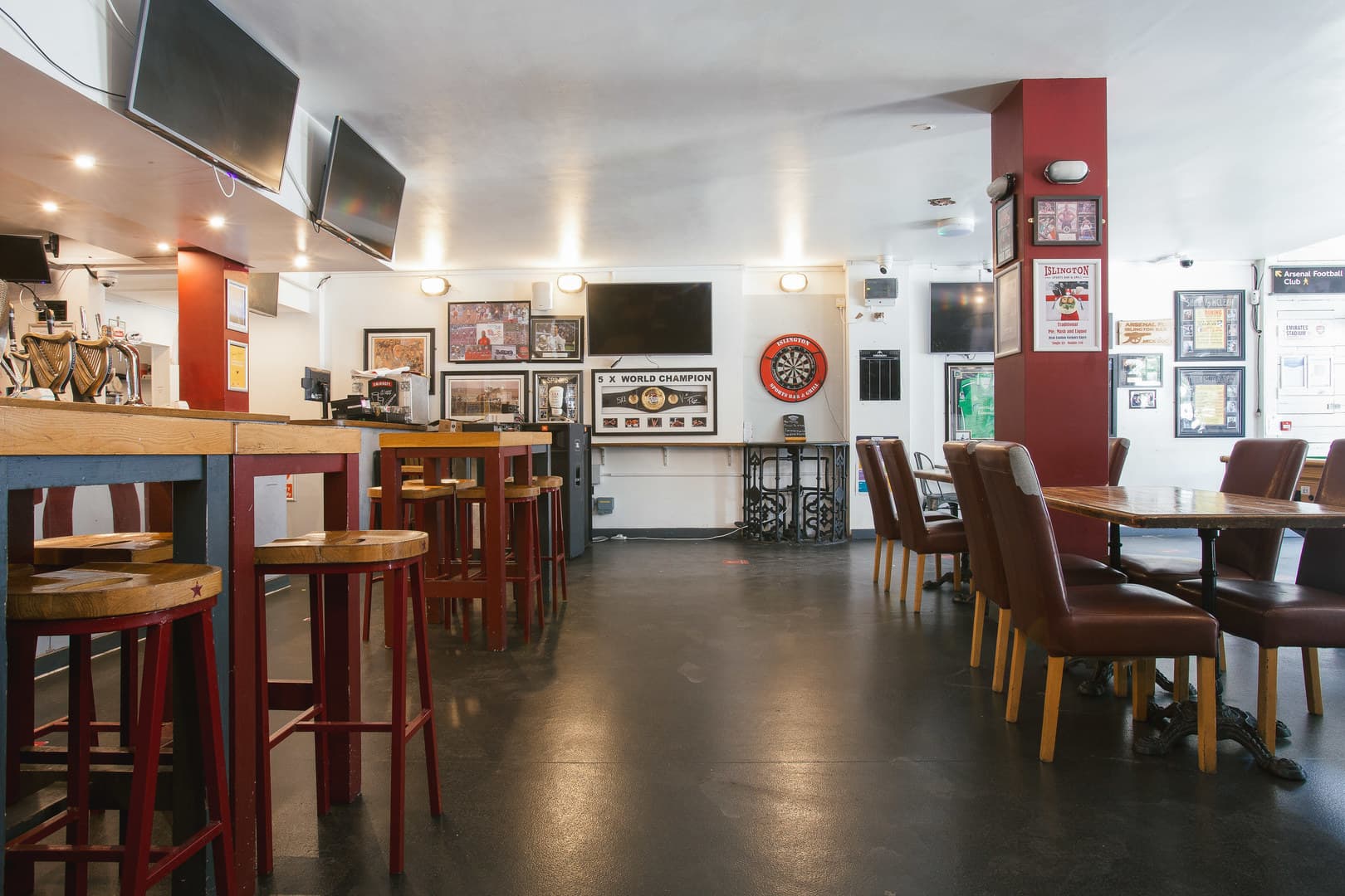 Section Of Bar Area Or Whole Venue, Islington Sports Bar And Grill photo #2