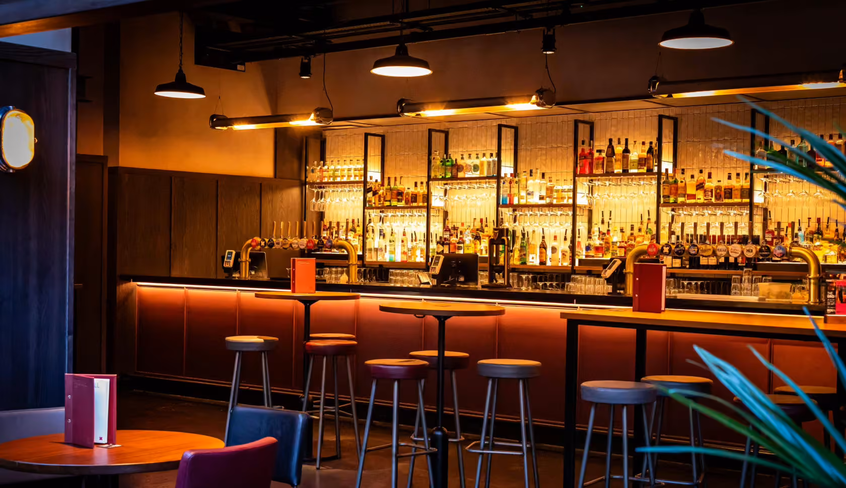 The Metropolitan Bar, BOXHALL City photo #1