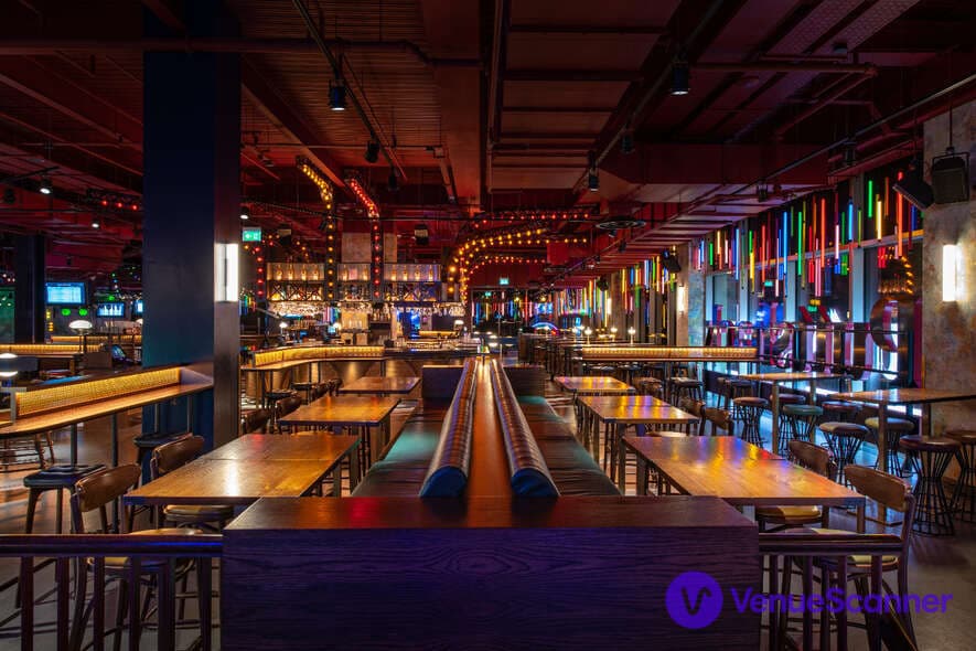 Sapphire, Puttshack White City photo #1