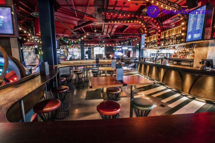 Emerald, Puttshack White City photo #3