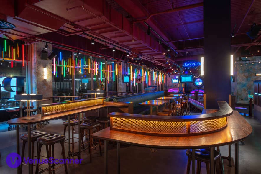 Sapphire, Puttshack White City photo #2