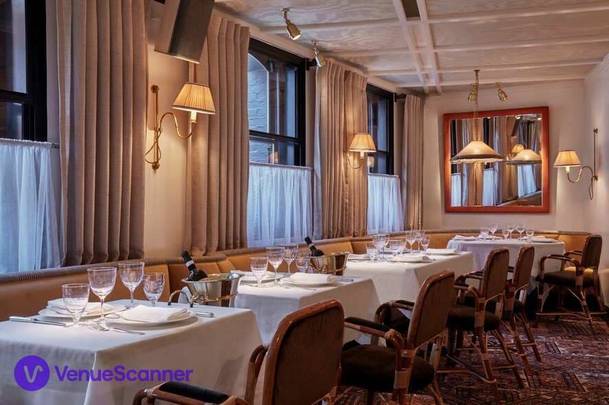 First Floor, Louie London photo #1