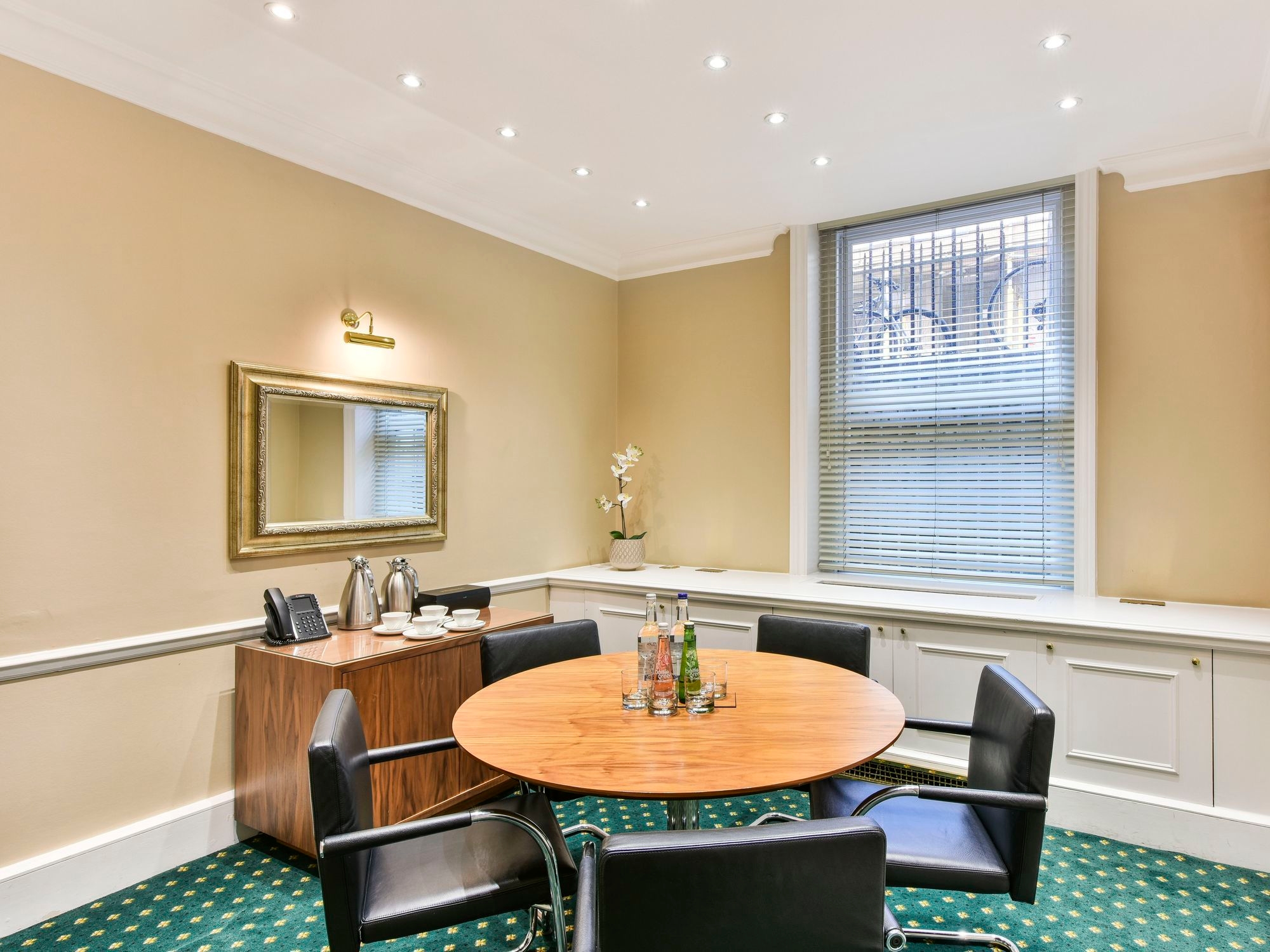 Photo of The Argyll Club 23 Berkley Square, Wodehouse (1)