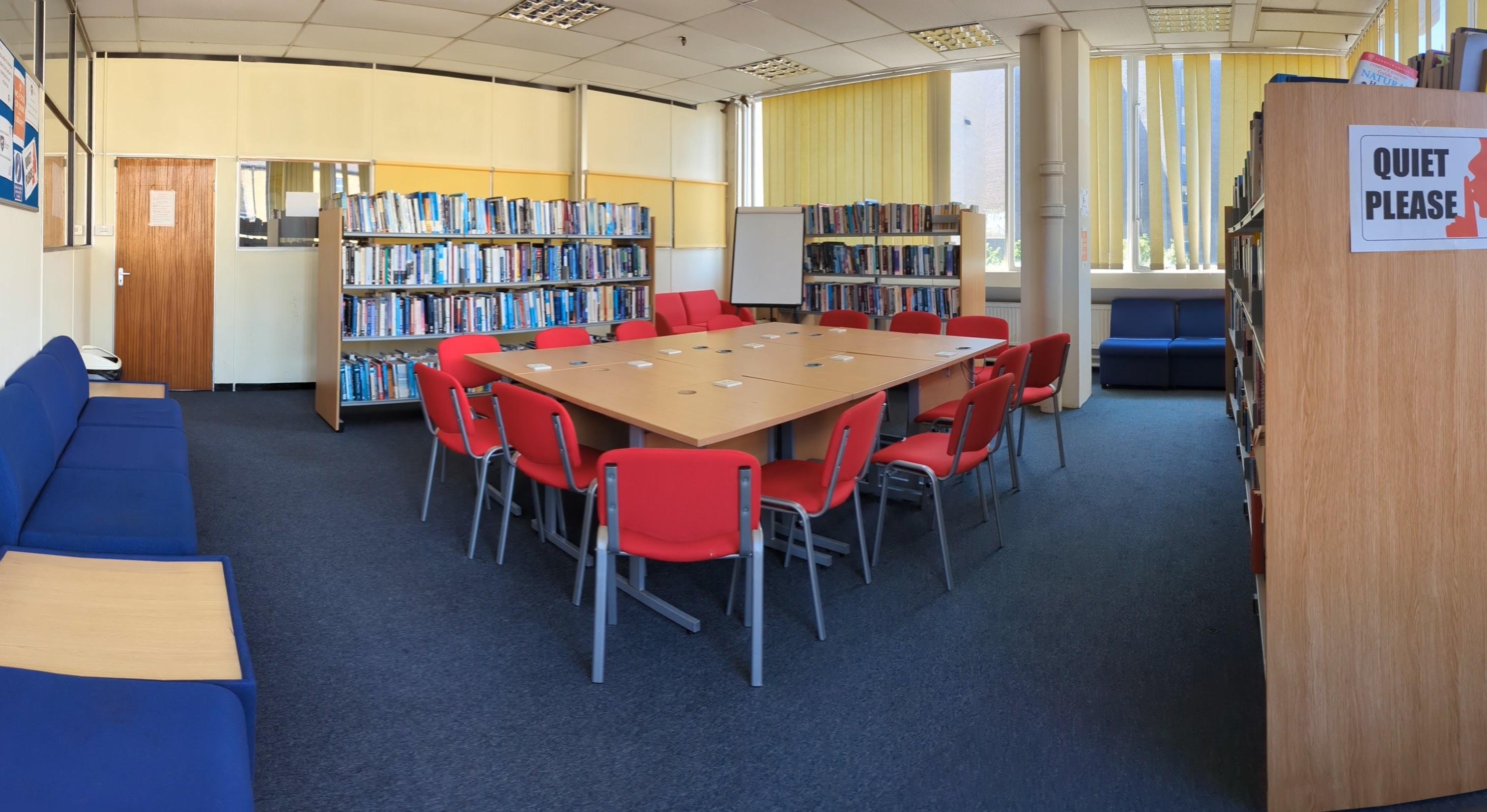 The Woolwich College, Library/Classroom photo #3
