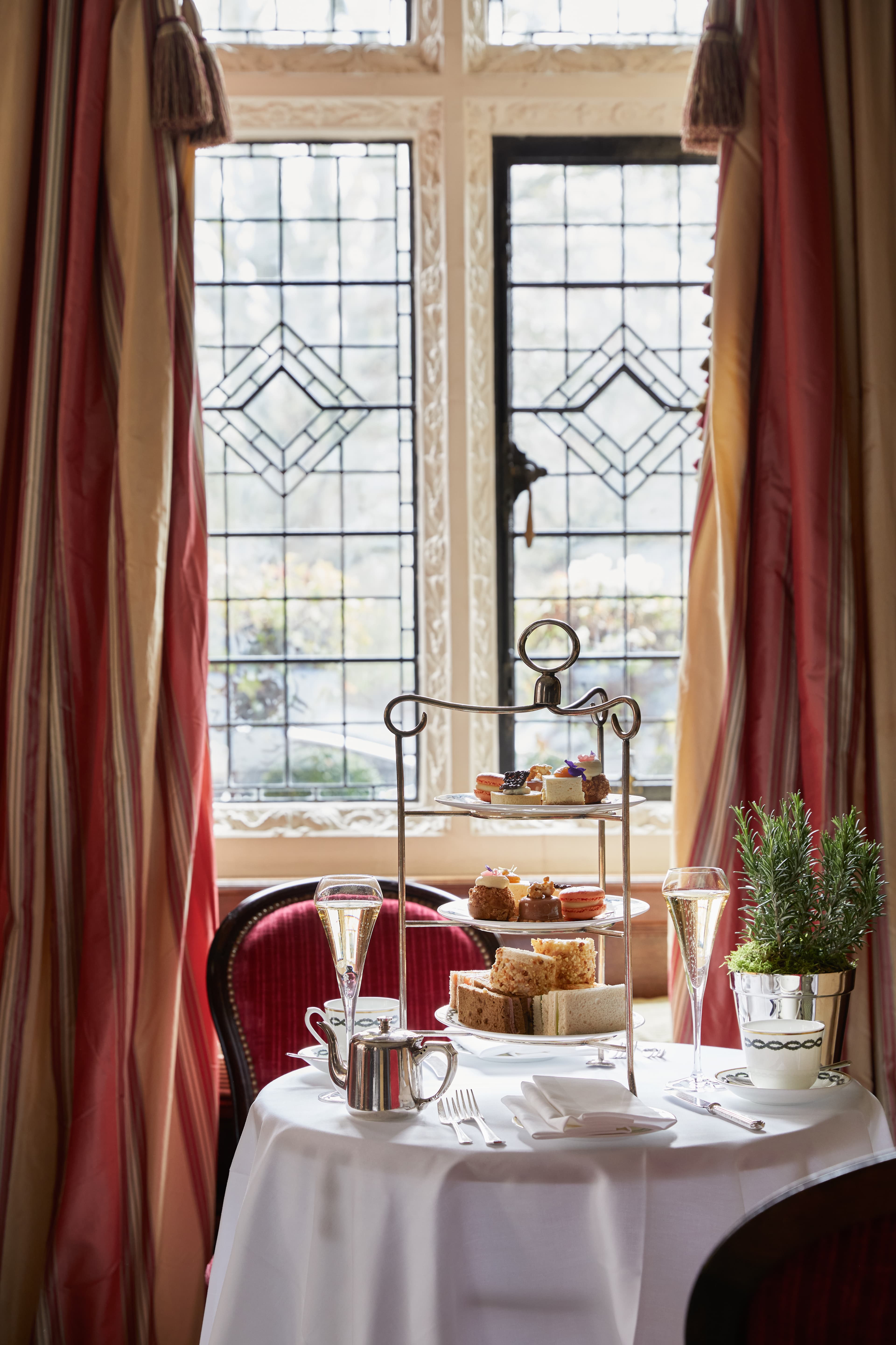 The Milestone Hotel, The Park Lounge photo #2