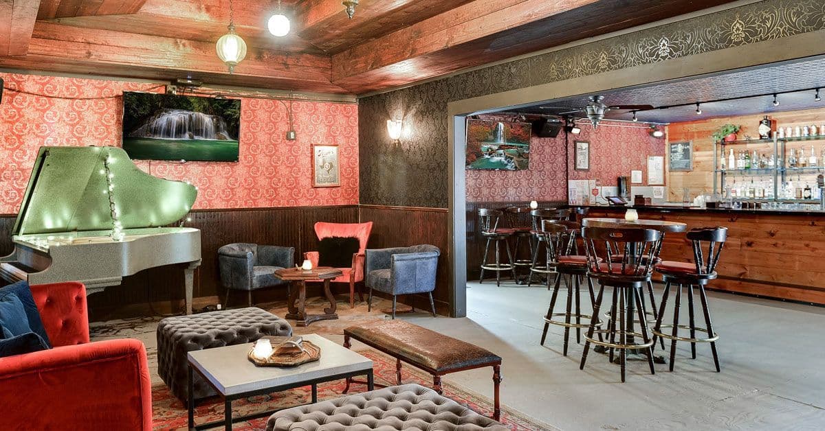 Indoor, Scoot Inn photo #7