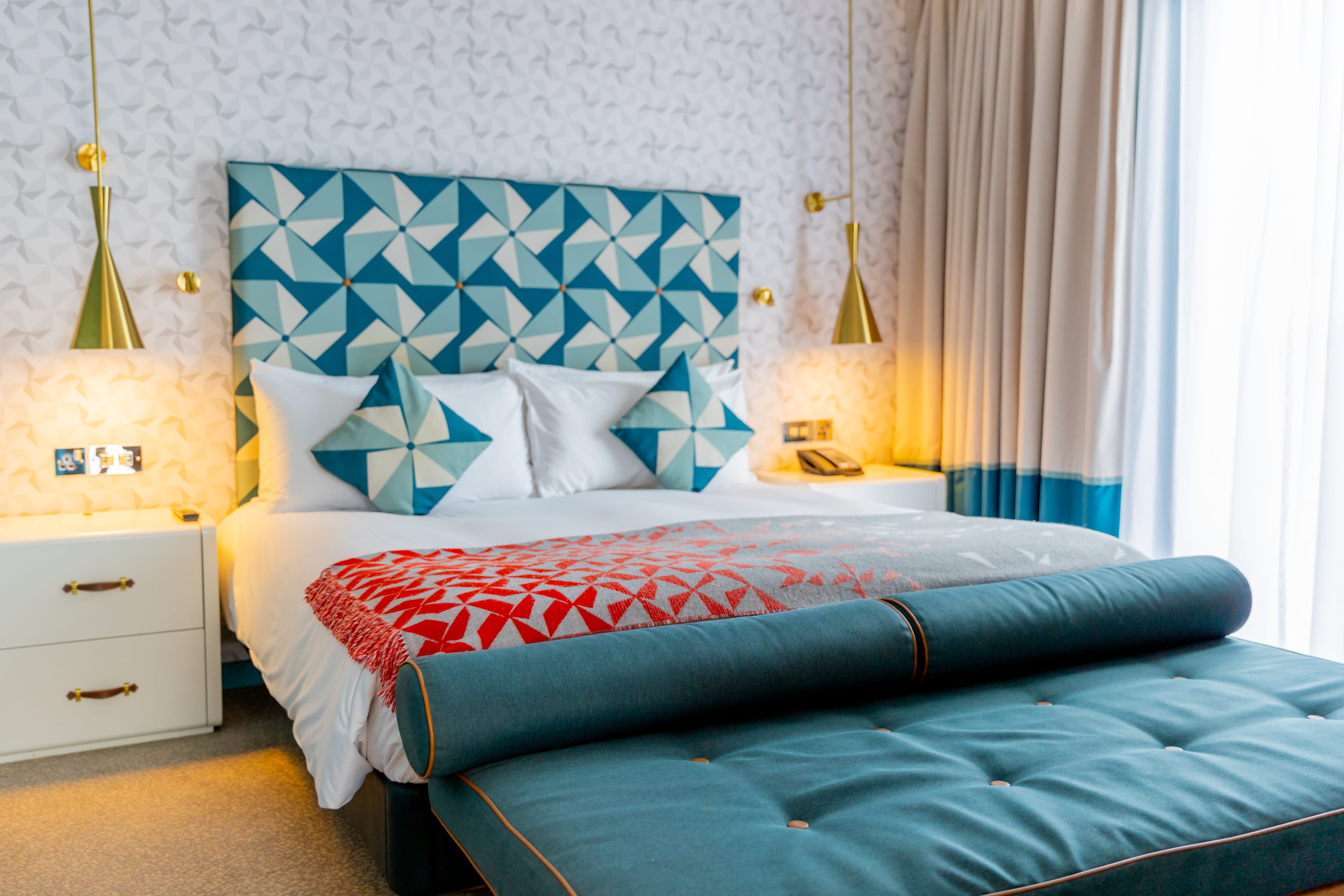 Photo of Hilton Bournemouth, Rule, Centerfold, Balance & Blot