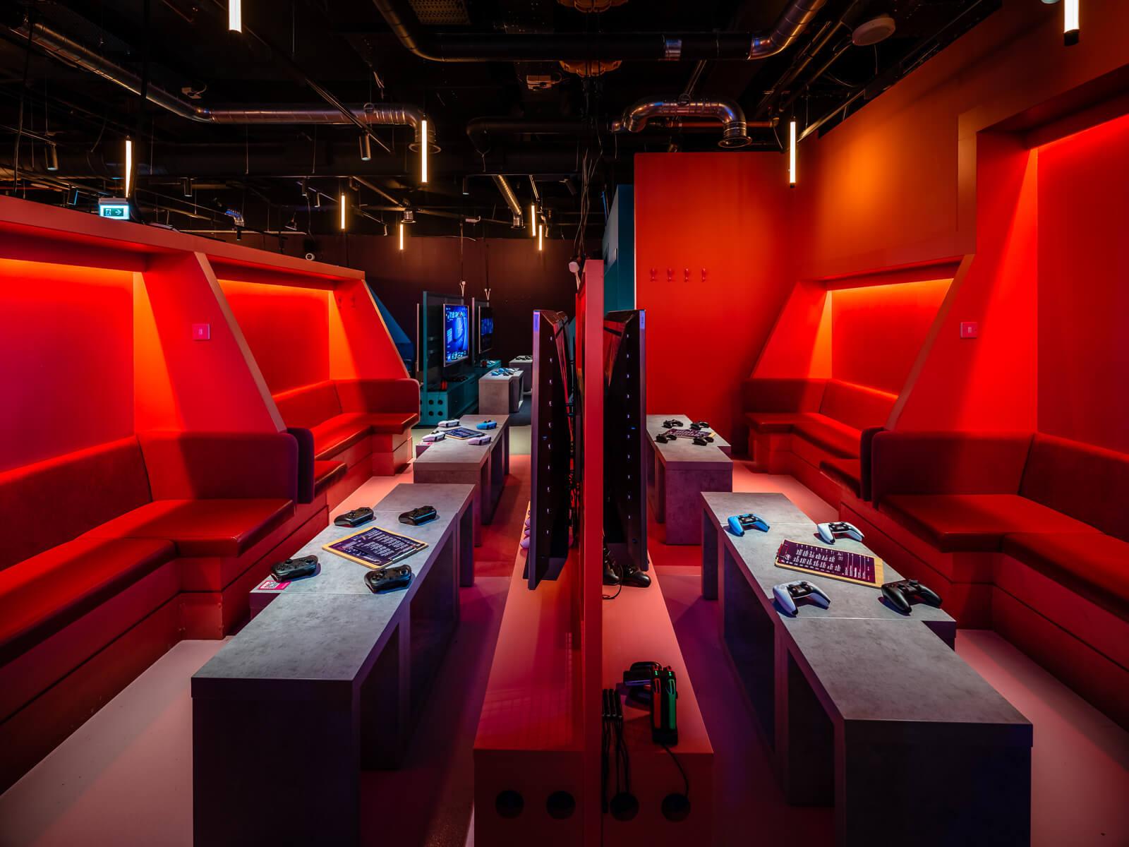 Pink Gaming Lounge, Platform Canary Wharf photo #2