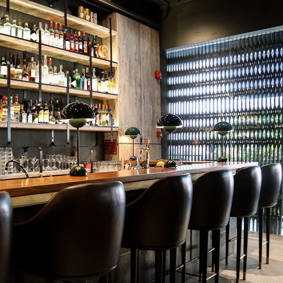 Exclusive Hire, Amo photo #1