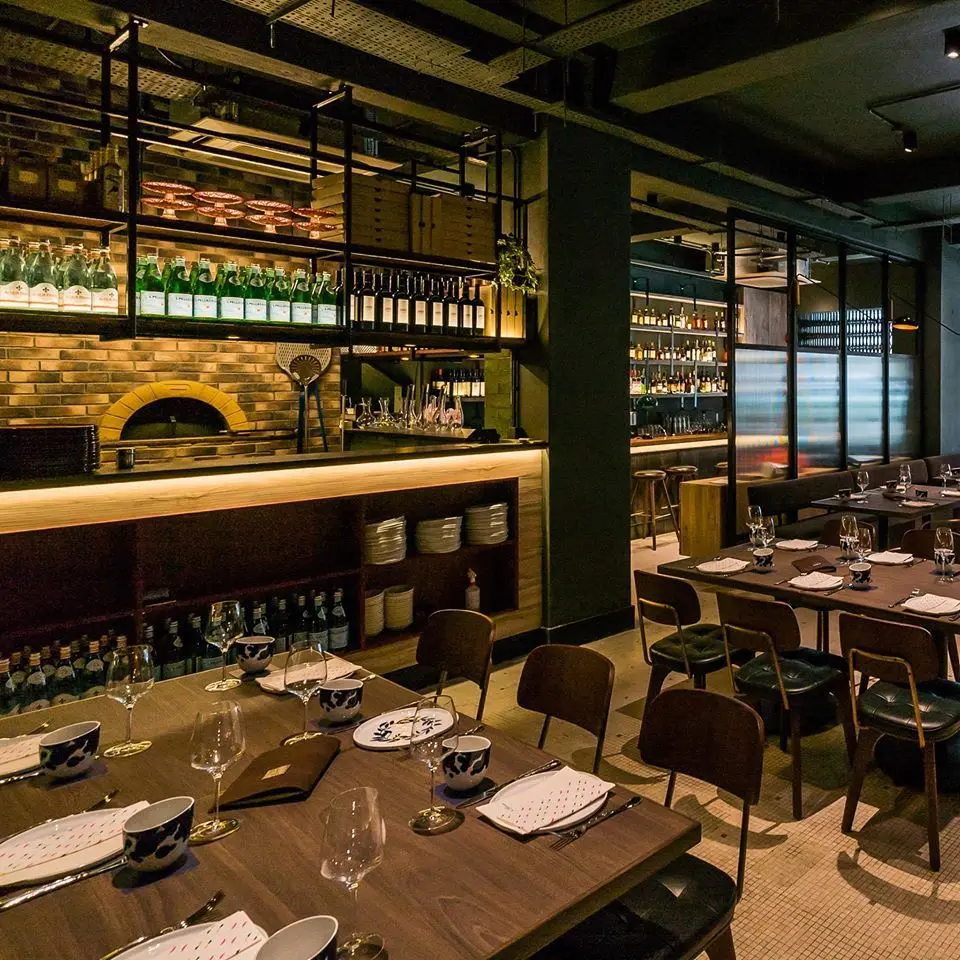 Exclusive Hire, Amo photo #2