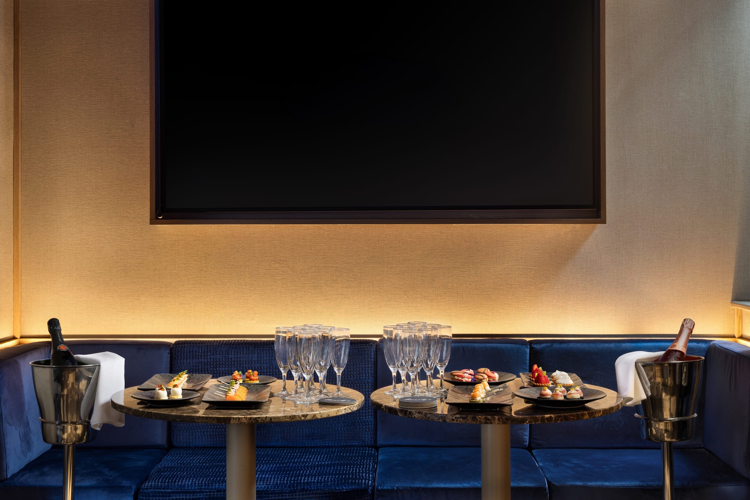 Photo of Mercure London Earls Court Hotel & Conference Centre, Barnaby's Lounge Bar