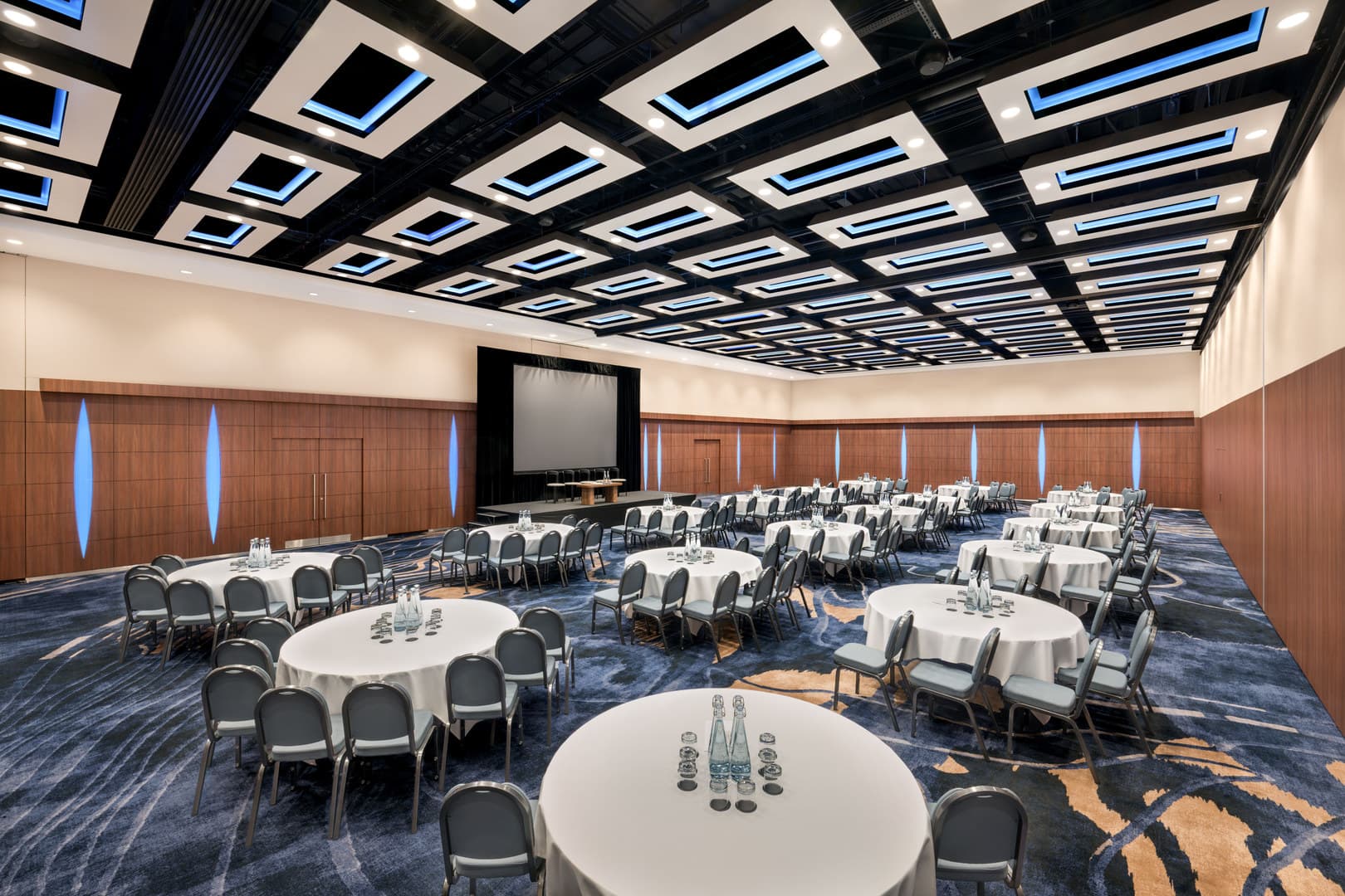 London Suite 1, Mercure London Earls Court Hotel & Conference Centre photo #2