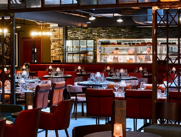 Mr. White's English Chophouse, New Road Hotel photo #4