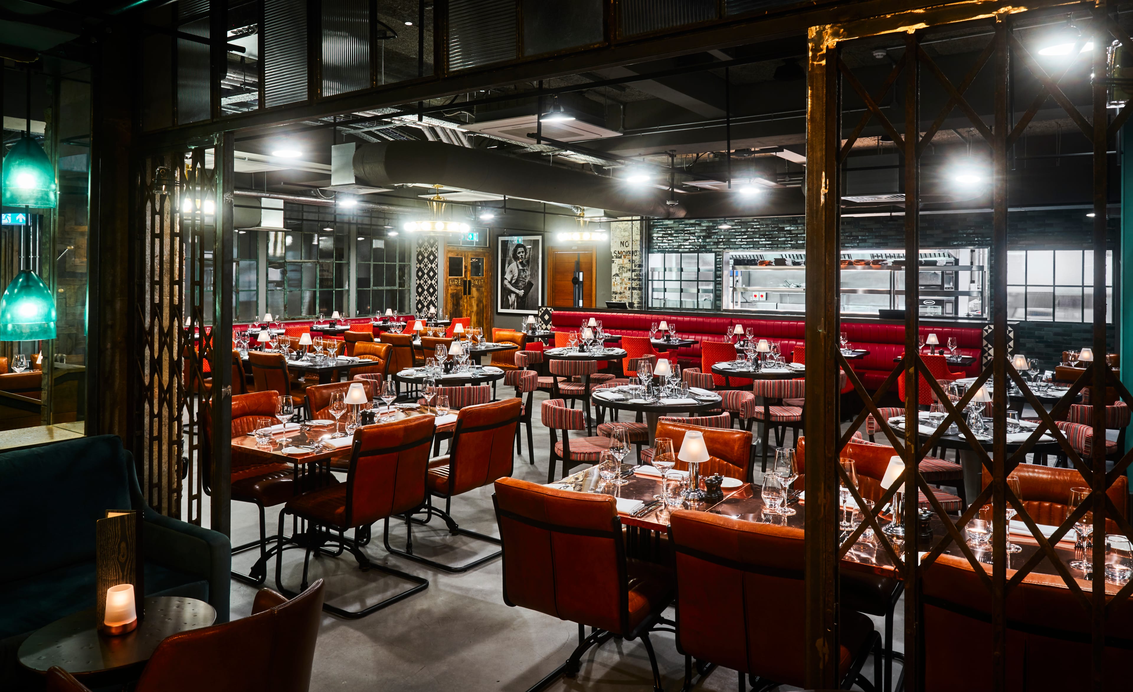 Photo of New Road Hotel, Mr. White's English Chophouse