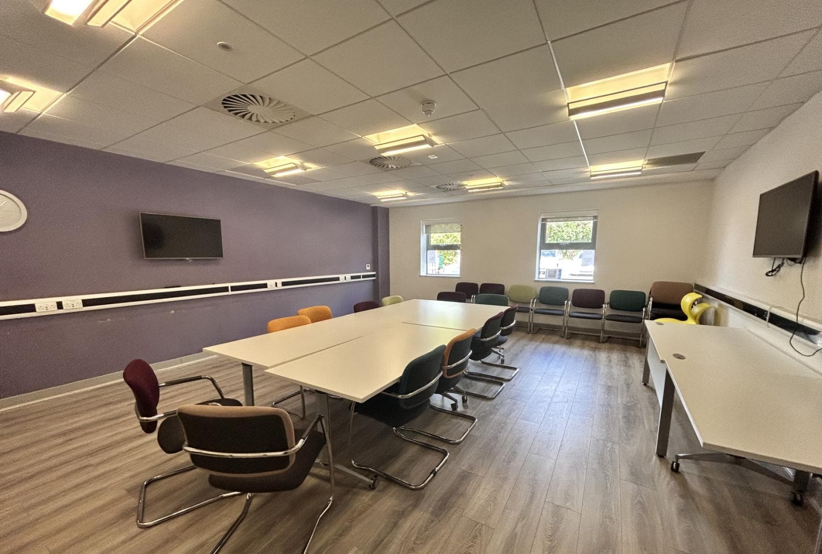 Meeting Room - G8, Women's Enterprise and Community Hub photo #1