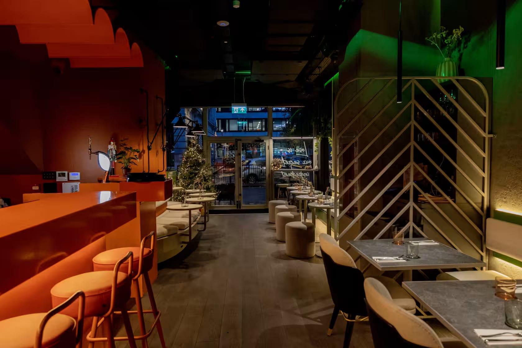 Photo of Bennie Restaurant & Bar, Full Restaurant