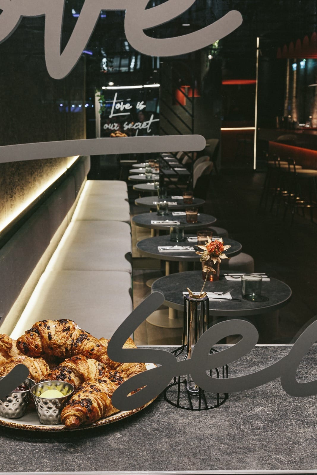 Photo of Bennie Restaurant & Bar, Full Restaurant
