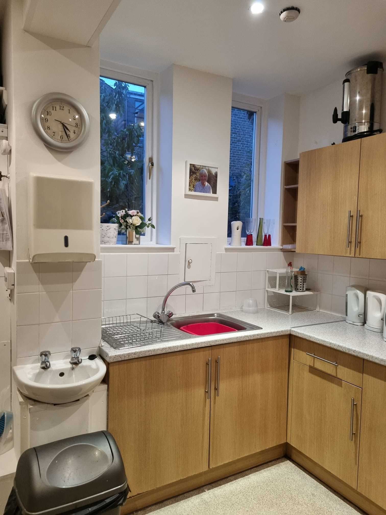 Hampton Wick Baptist Church Hall, Hampton Wick Baptist Church photo #3