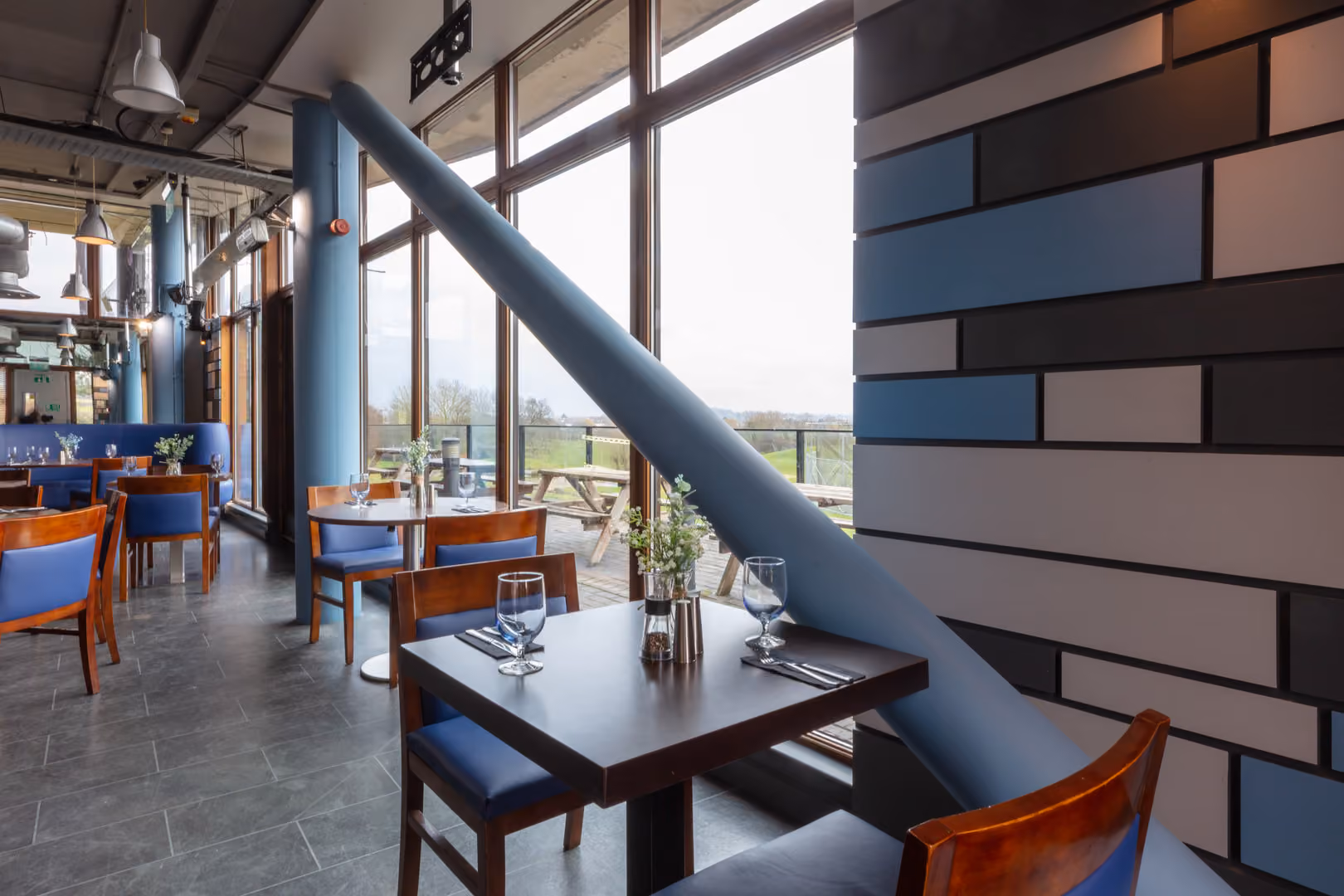 Blue Zenzer Restaurant, BigShots Golf Northwick Park photo #8