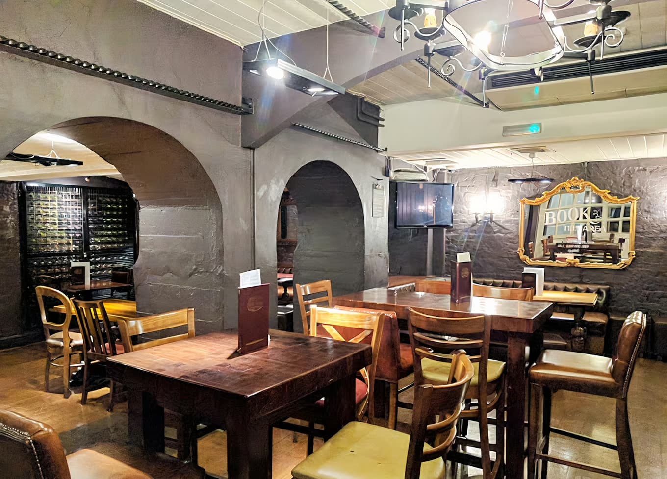 Cellar Bar, Nicholson's The King's Head photo #3