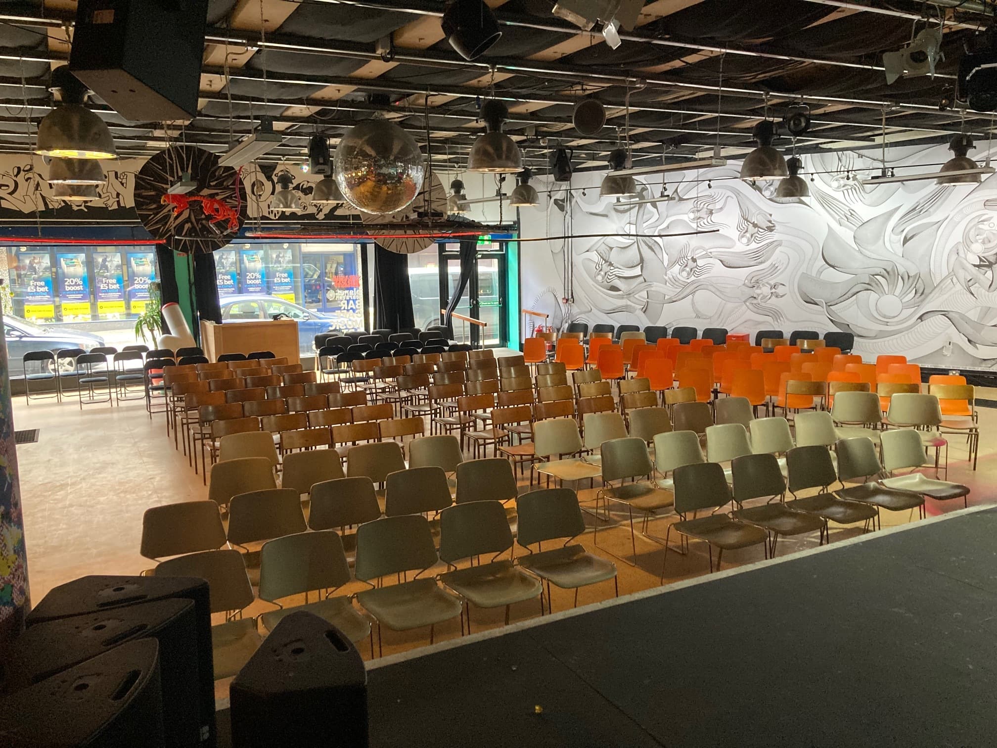 Main Room, Strange Brew photo #4