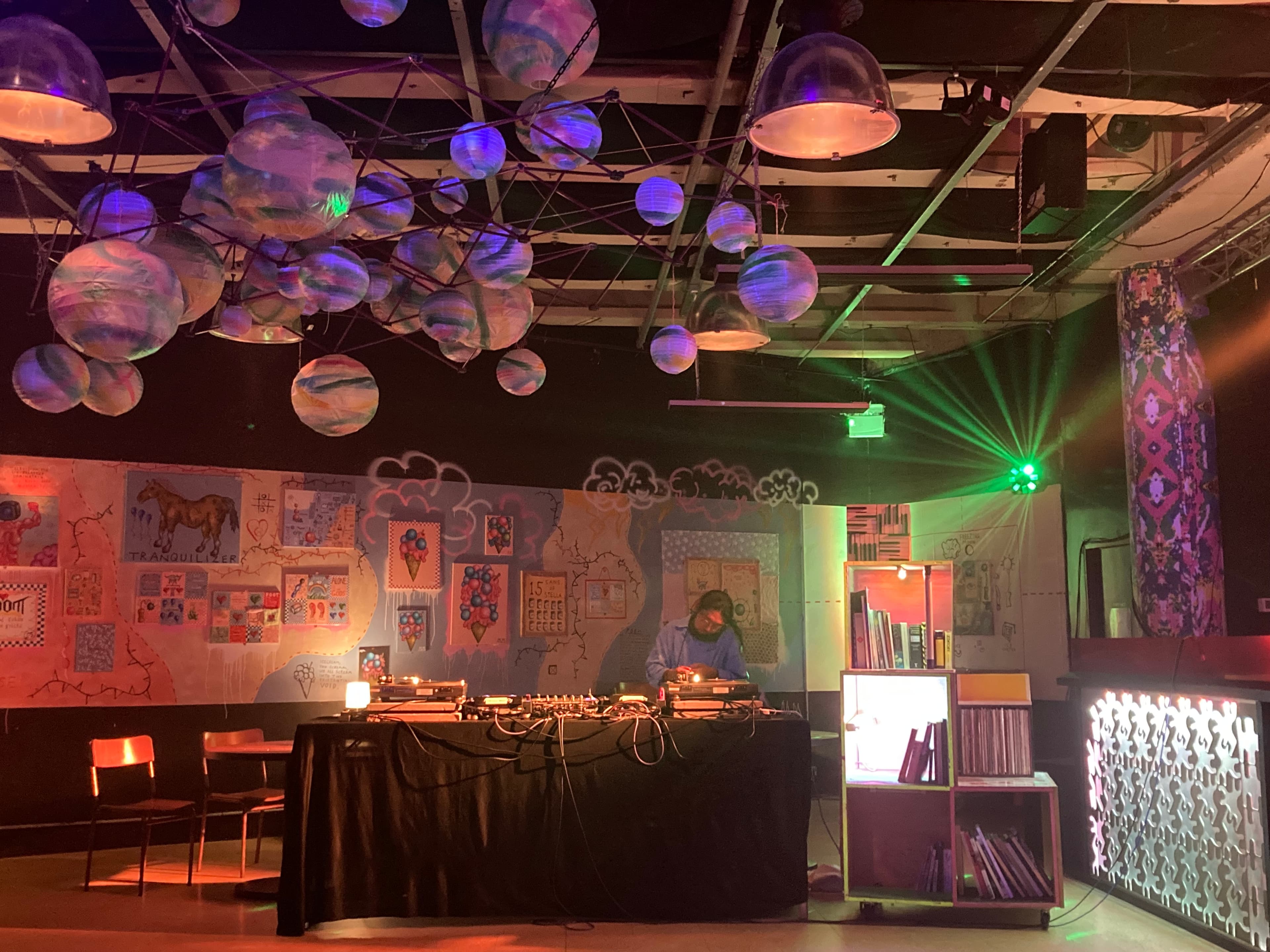 Main Room, Strange Brew photo #17