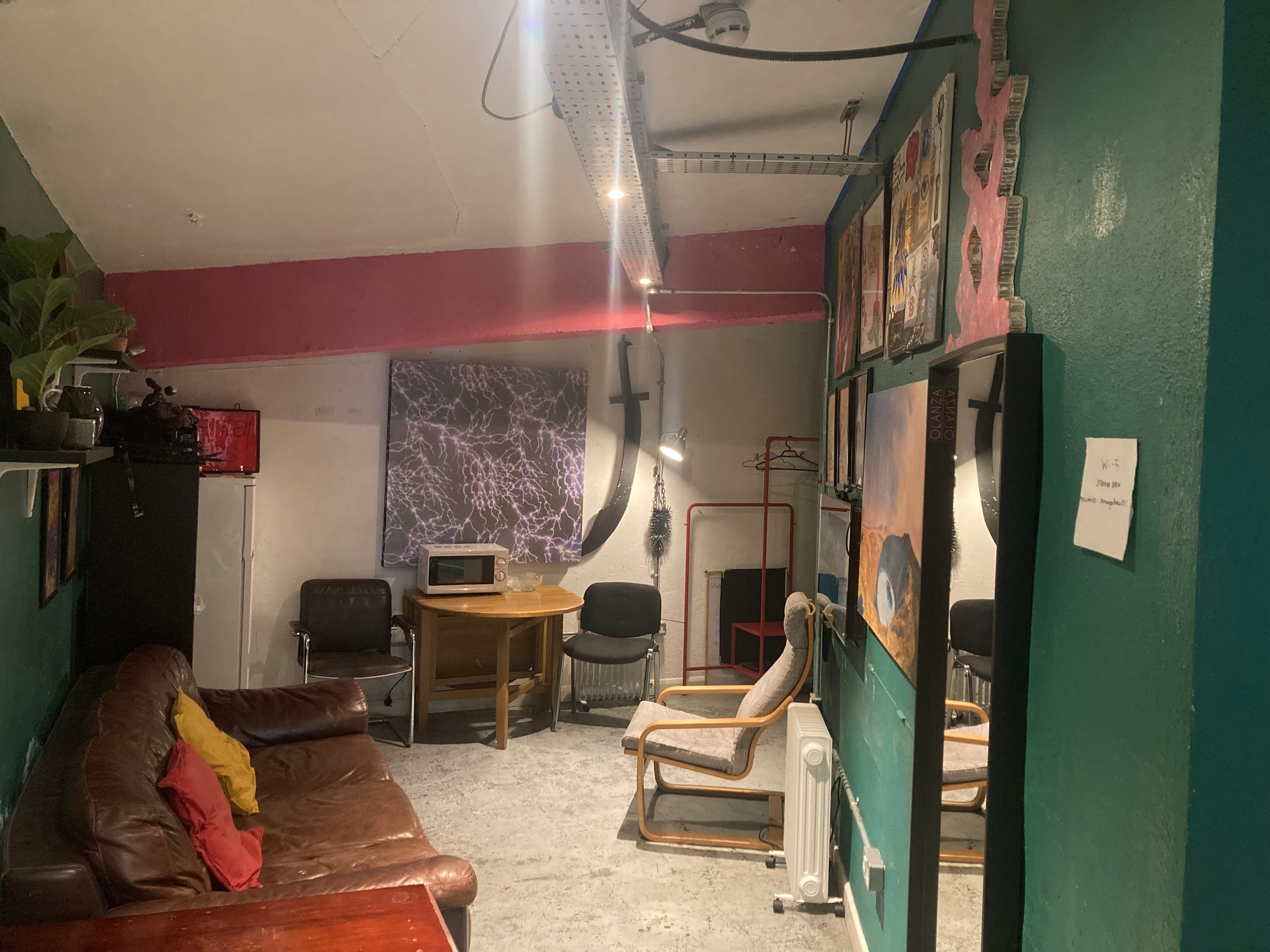 Main Room, Strange Brew photo #19