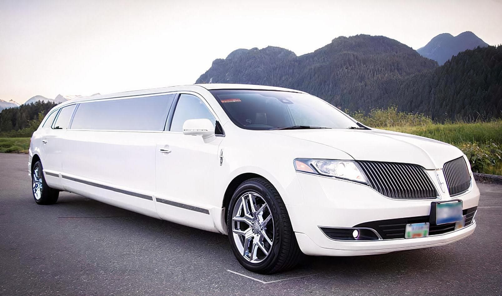 Lincoln MKT Limousine, New Jersey Limo Service photo #1